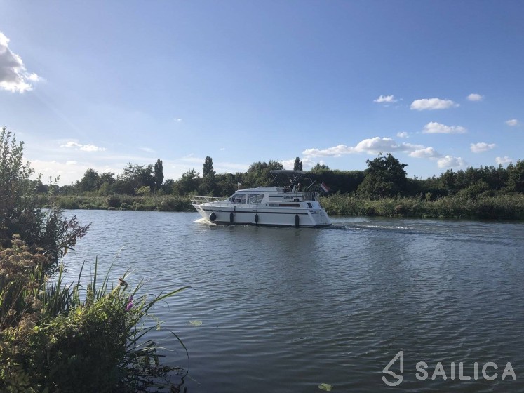 Merenpoort 1100s - Yacht Charter Sailica