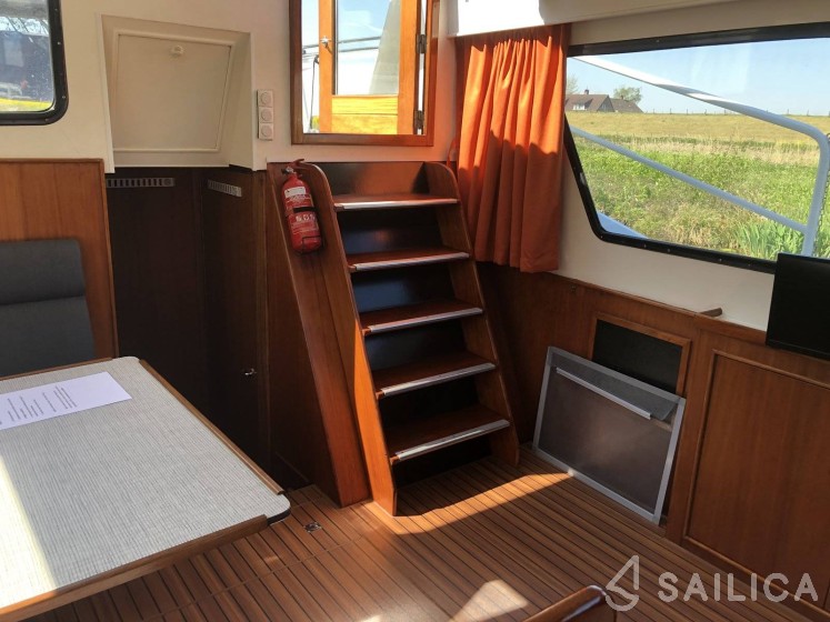 Merenpoort 1100s - Yacht Charter Sailica