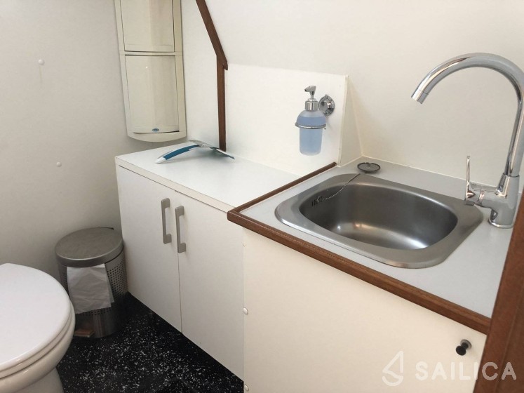 Merenpoort 1100s - Yacht Charter Sailica