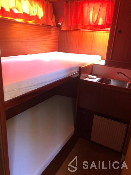 Merenpoort 1100s - Yacht Charter Sailica