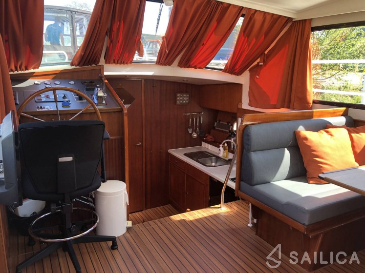 Merenpoort 1100s - Yacht Charter Sailica