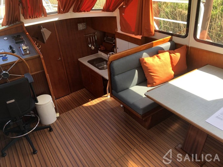 Merenpoort 1100s - Yacht Charter Sailica
