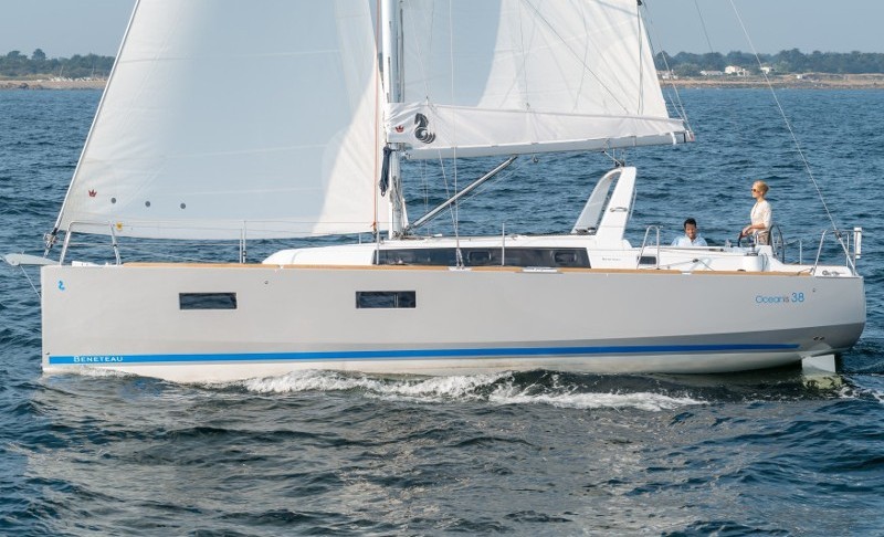 Oceanis 38 - Yacht Charter Sailica
