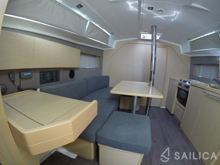 Oceanis 38 - Yacht Charter Sailica