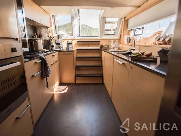 Lagoon 620 - Yacht Charter Sailica