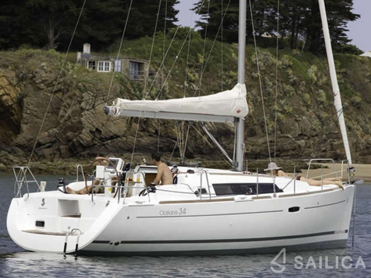 Oceanis 34 - Yacht Charter Sailica