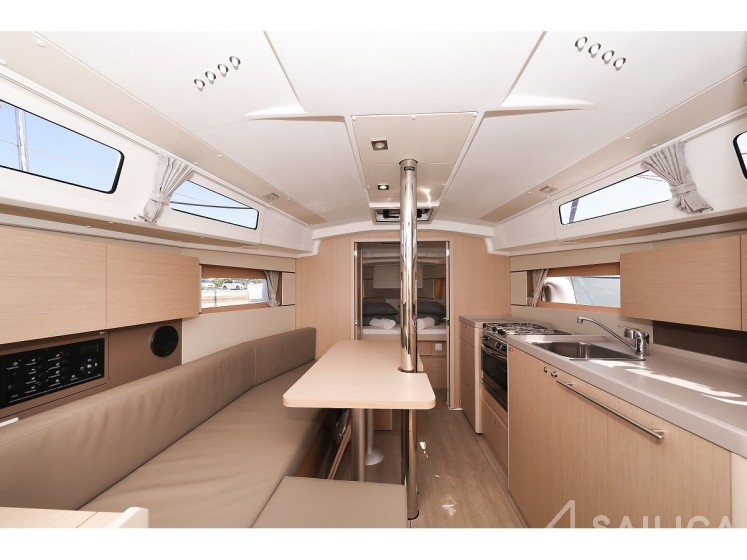 Oceanis 35.1 - Yacht Charter Sailica