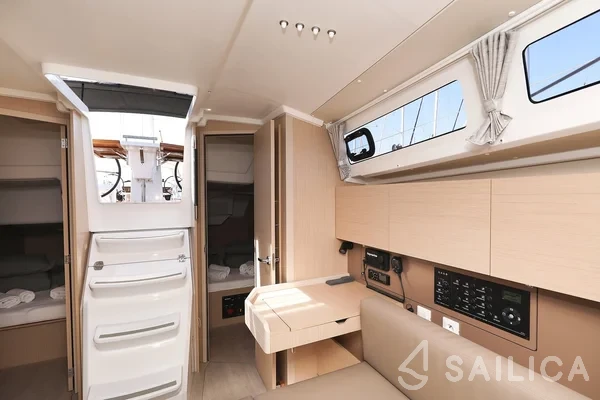 Oceanis 35.1 - Yacht Charter Sailica