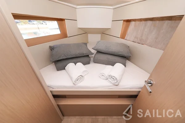 Oceanis 35.1 - Yacht Charter Sailica