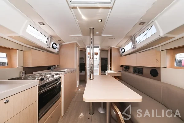 Oceanis 35.1 - Yacht Charter Sailica