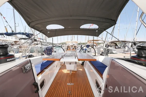 Oceanis 35.1 - Yacht Charter Sailica