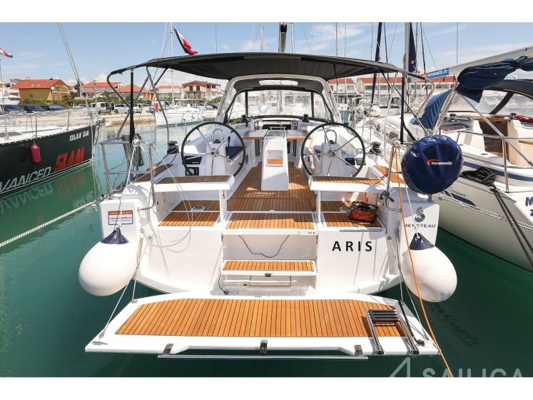 Oceanis 35.1 - Yacht Charter Sailica