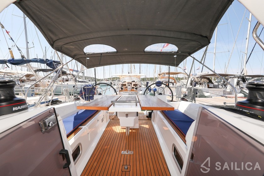 Oceanis 35.1 - Yacht Charter Sailica