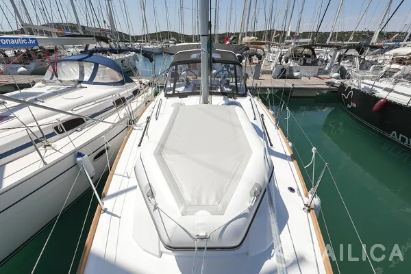 Oceanis 35.1 - Yacht Charter Sailica