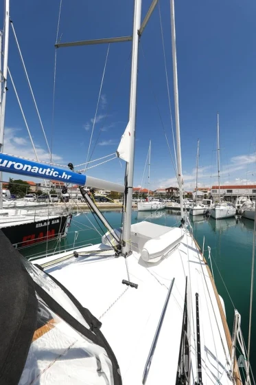 Oceanis 35.1 - Yacht Charter Sailica