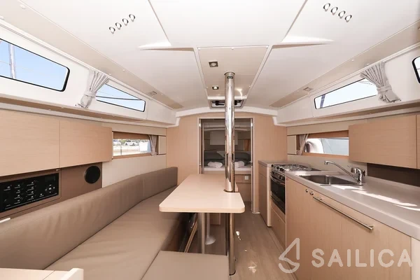 Oceanis 35.1 - Yacht Charter Sailica