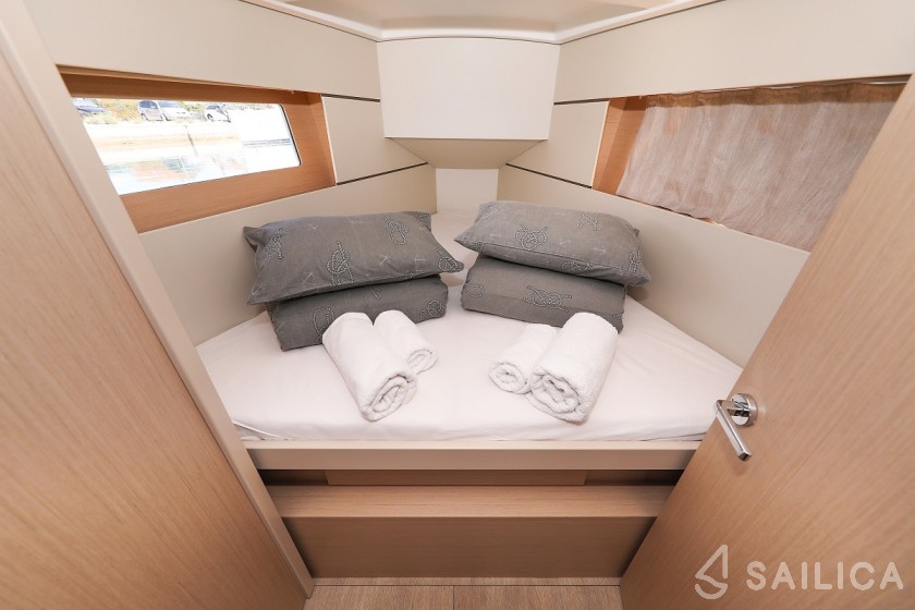 Oceanis 35.1 - Yacht Charter Sailica