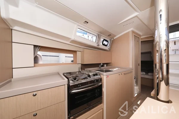 Oceanis 35.1 - Yacht Charter Sailica