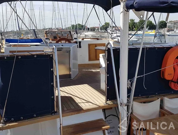 Hampton 42 - Yacht Charter Sailica