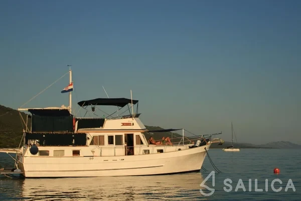 Hampton 42 - Yacht Charter Sailica