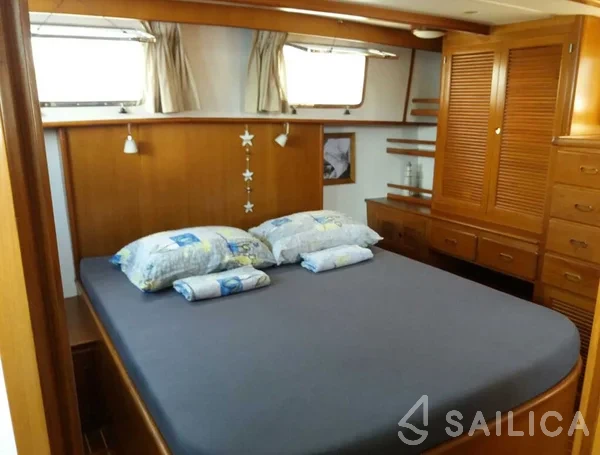 Hampton 42 - Yacht Charter Sailica