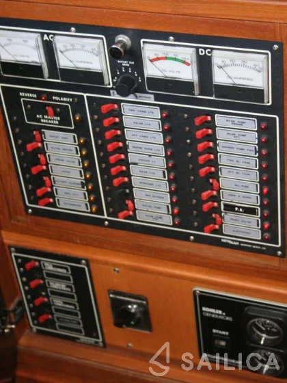 Hampton 42 - Yacht Charter Sailica