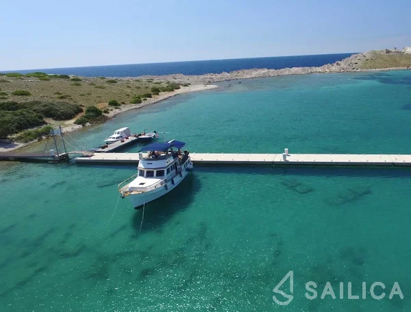 Hampton 42 - Yacht Charter Sailica