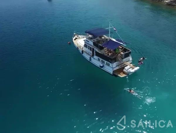 Hampton 42 - Yacht Charter Sailica