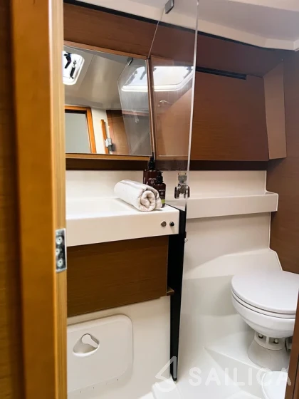 Sun Odyssey 410 - Yacht Charter Sailica
