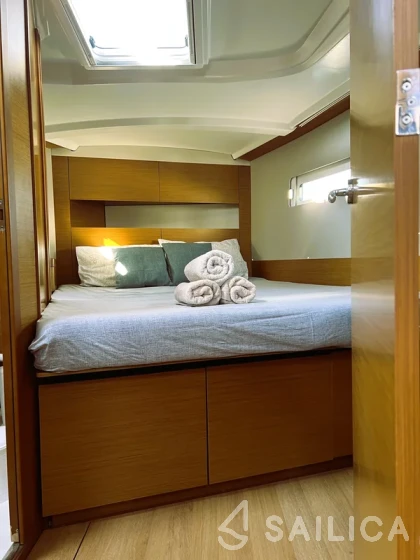 Sun Odyssey 410 - Yacht Charter Sailica
