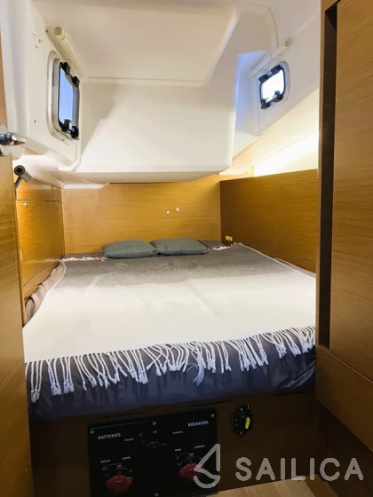 Sun Odyssey 410 - Yacht Charter Sailica