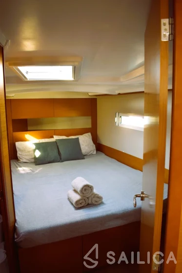 Sun Odyssey 410 - Yacht Charter Sailica