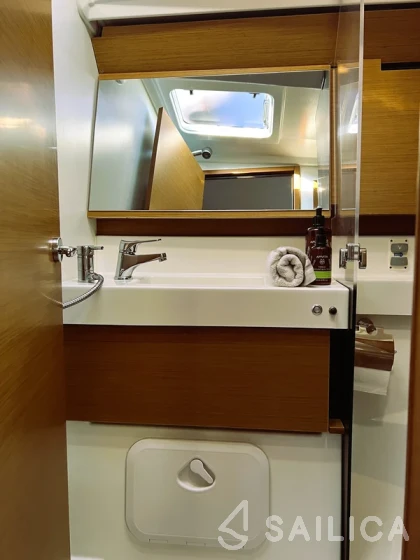 Sun Odyssey 410 - Yacht Charter Sailica