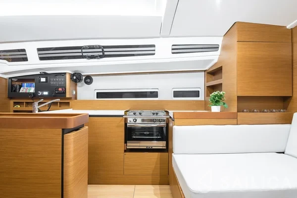Sun Odyssey 410 - Yacht Charter Sailica