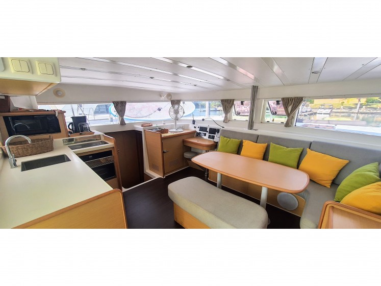 Lagoon 420 - Yacht Charter Sailica