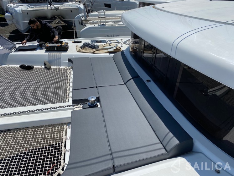 Lagoon 42 - Yacht Charter Sailica