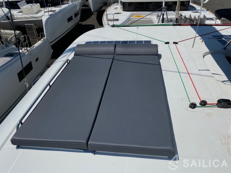 Lagoon 42 - Yacht Charter Sailica