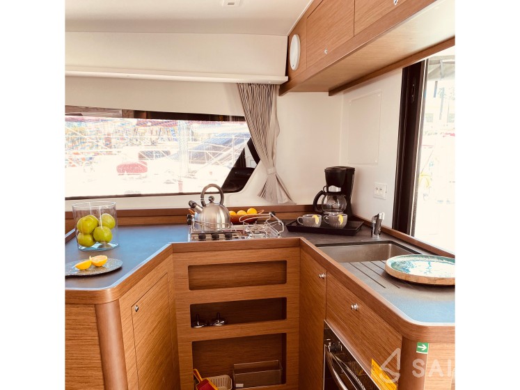 Lagoon 42 - Yacht Charter Sailica