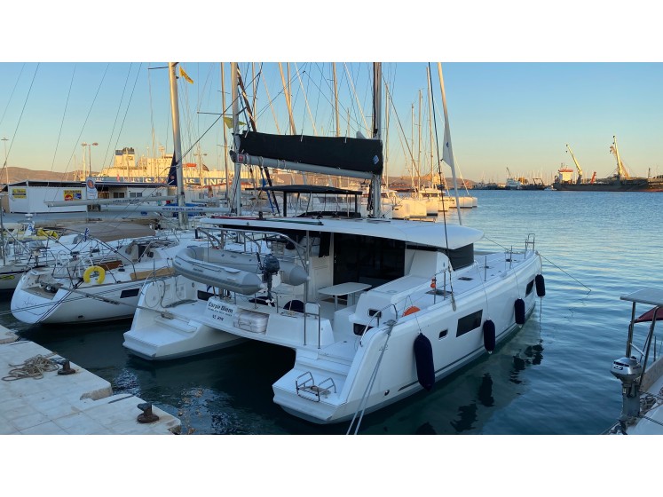Lagoon 42 - Yacht Charter Sailica