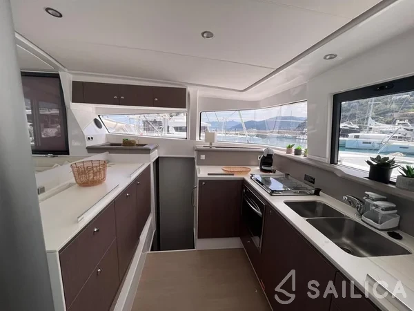 Bali 4.3 - Yacht Charter Sailica
