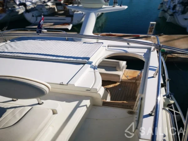 Sealine F34 - Yacht Charter Sailica