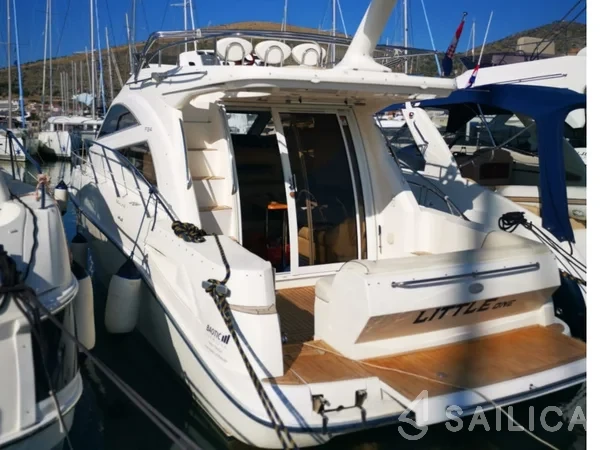 Sealine F34 - Yacht Charter Sailica