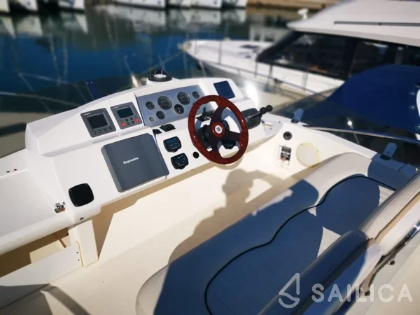 Sealine F34 - Yacht Charter Sailica