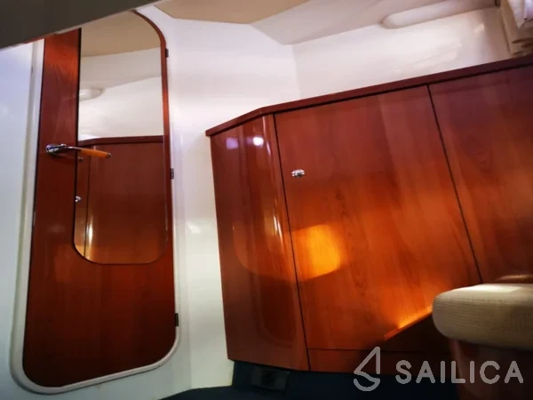 Sealine F34 - Yacht Charter Sailica