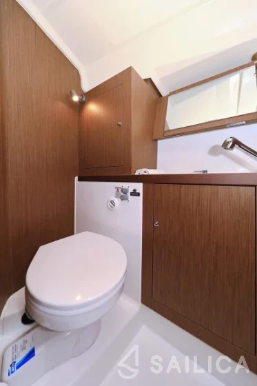Oceanis 41.1 - Yacht Charter Sailica