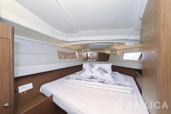 Oceanis 41.1 - Yacht Charter Sailica