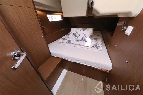 Oceanis 41.1 - Yacht Charter Sailica