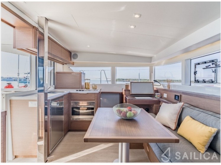 Lagoon 40 - Yacht Charter Sailica