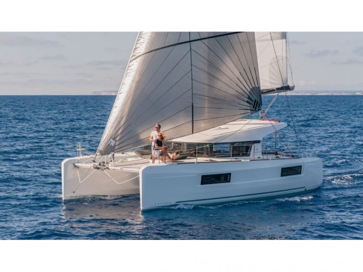 Lagoon 40 - Yacht Charter Sailica