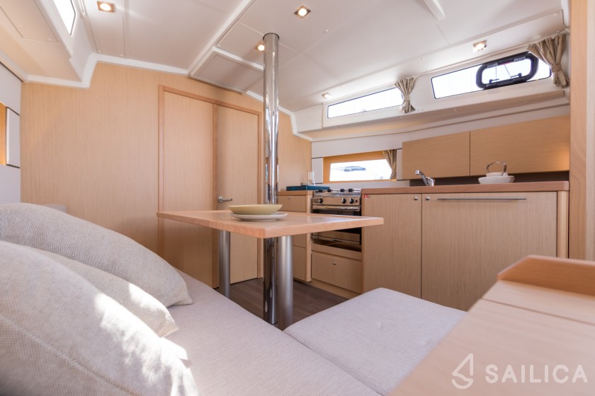 Oceanis 38.1 - Yacht Charter Sailica